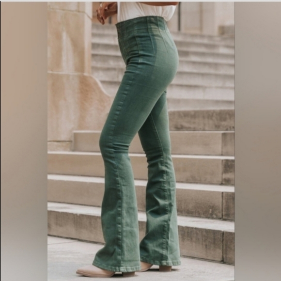 NWT FREE PEOPLE | JAYDE FLARE CORDUROY IN FOREST $98 - Picture 6 of 14